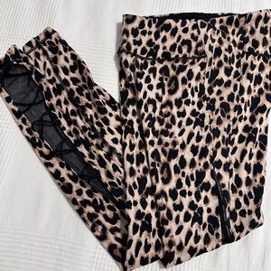 ⭐️ Victoria’s Secret Leopard Print Leggings Polyester elastane Stretch Women's 8